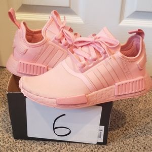 NWOT Wmns Adidas NMD_ R1 sz 6 ❤